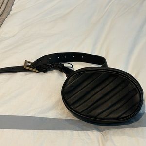 Aritzia | Alxiliary Waist Bag Fanny Pack Black Leather
One size